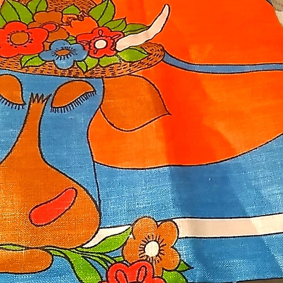 VINTAGE HANDPRINTED LINEN- DESIGNED BY: CHRIS BASH - Picture 8 of 8